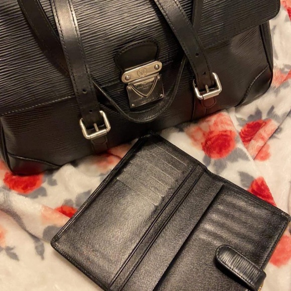 Louis Vuitton Black Epi Segur Mm - Picture 2 of 10